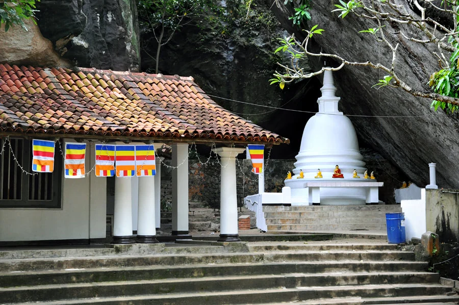 Pilikuttuwa Cave Temple