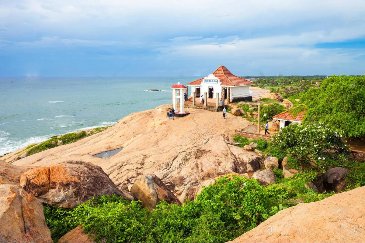 Kirinda Temple and Beach