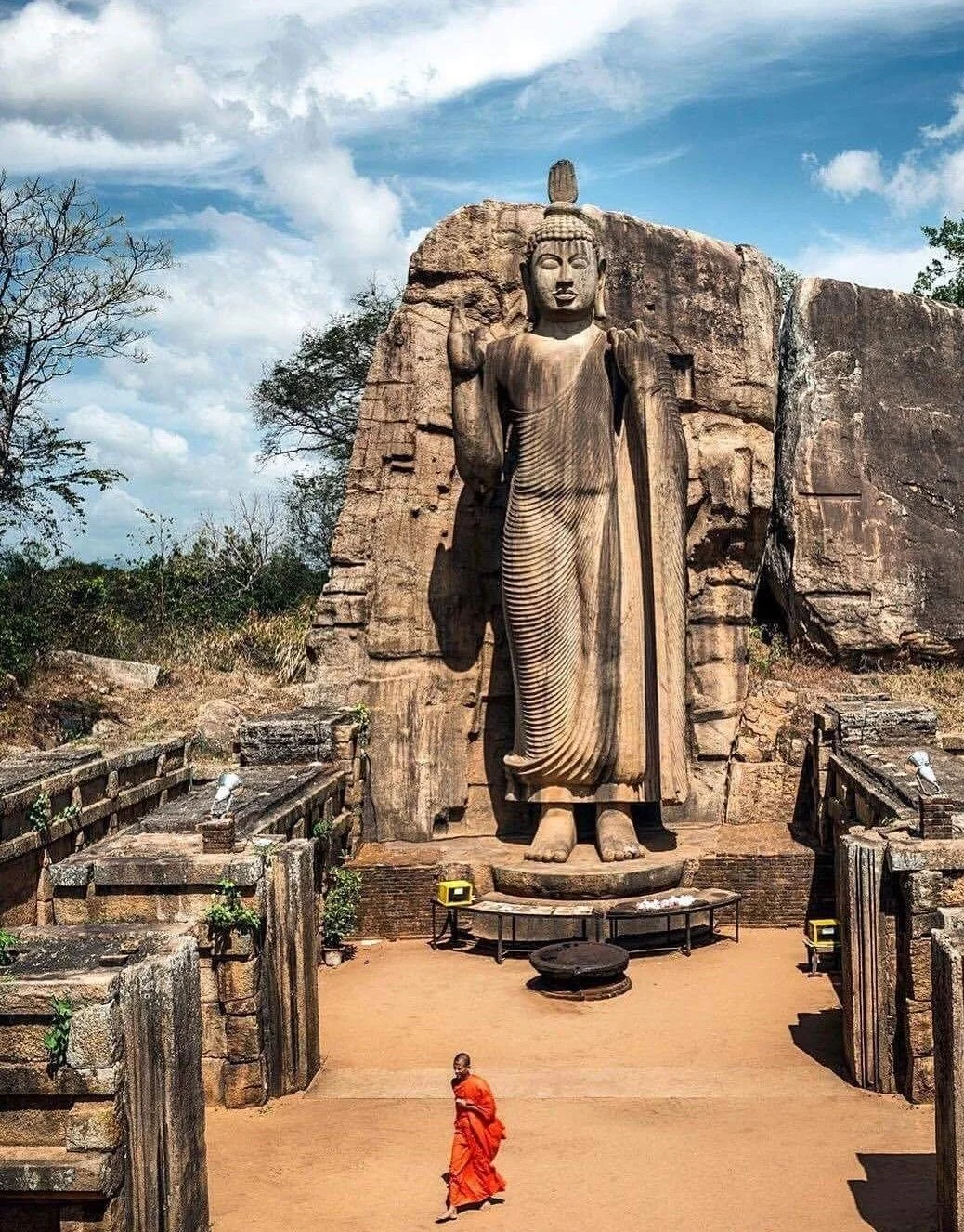 Aukana Buddha Statue